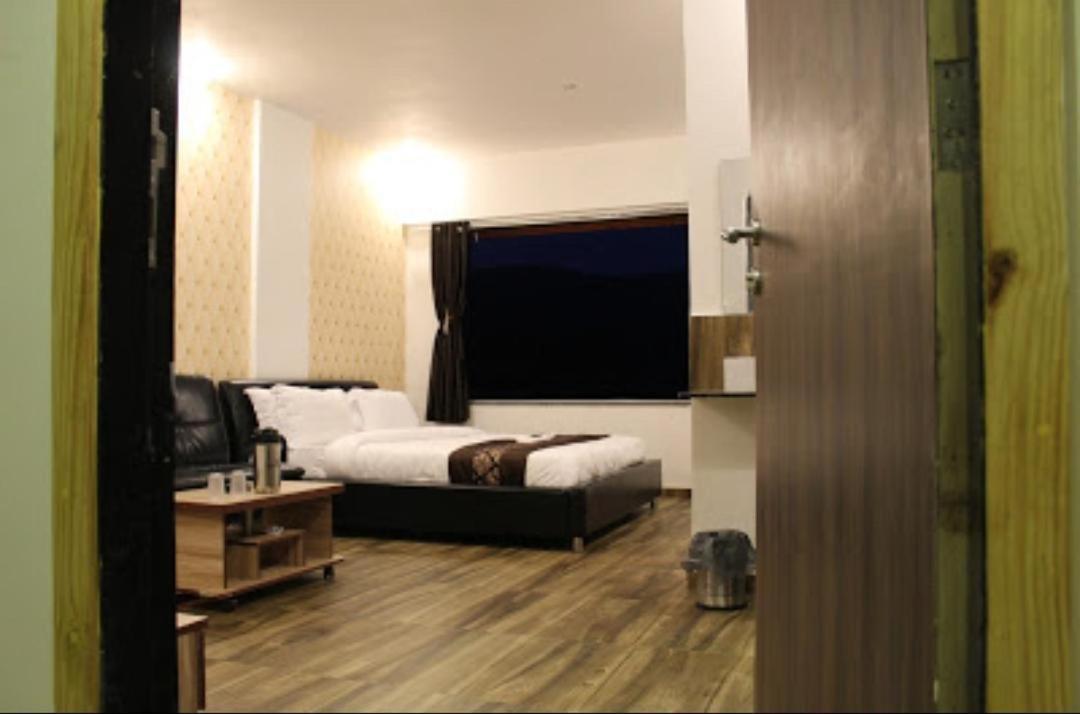 Strawberry hills saputara Hotell Exteriör bild