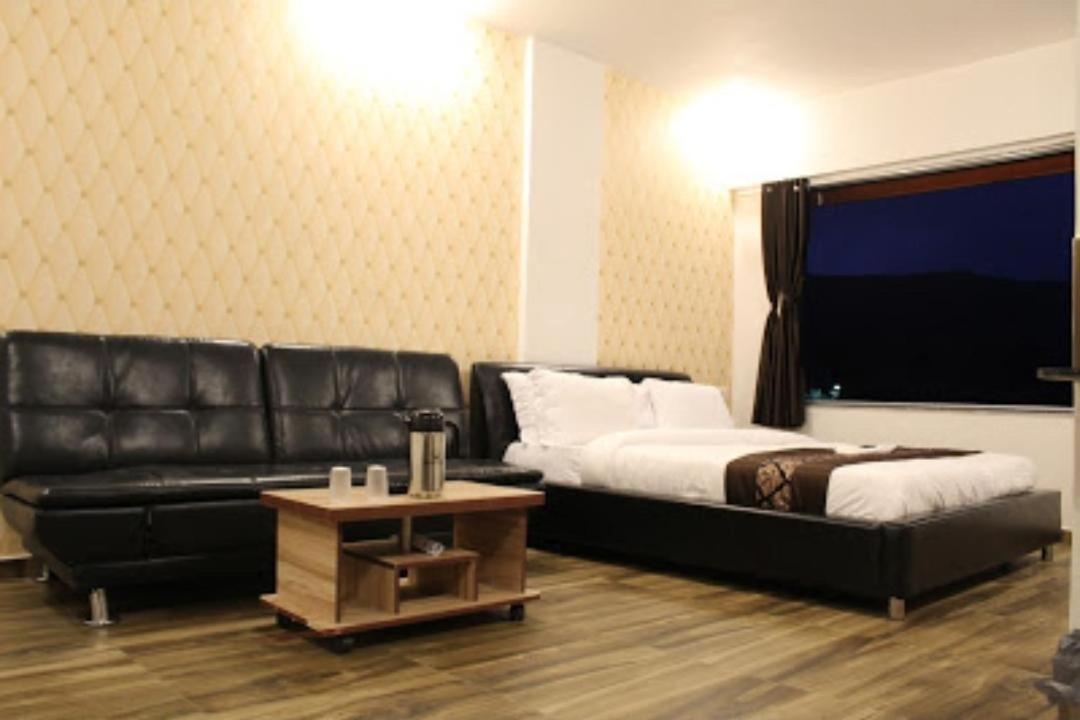 Strawberry hills saputara Hotell Exteriör bild
