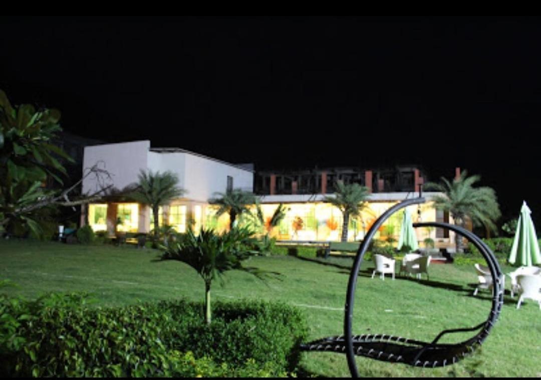 Strawberry hills saputara Hotell Exteriör bild